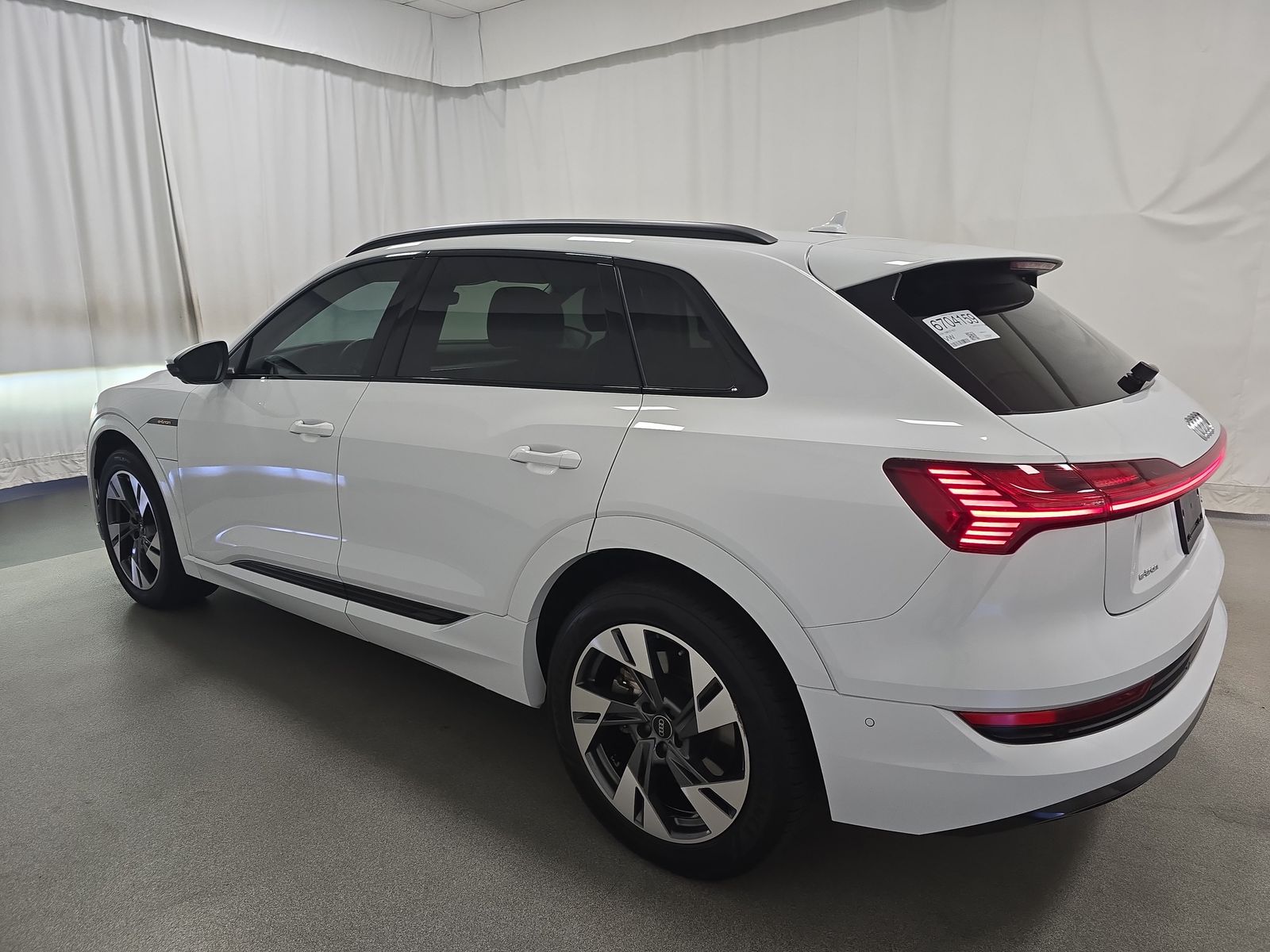2022 Audi e-tron Premium AWD