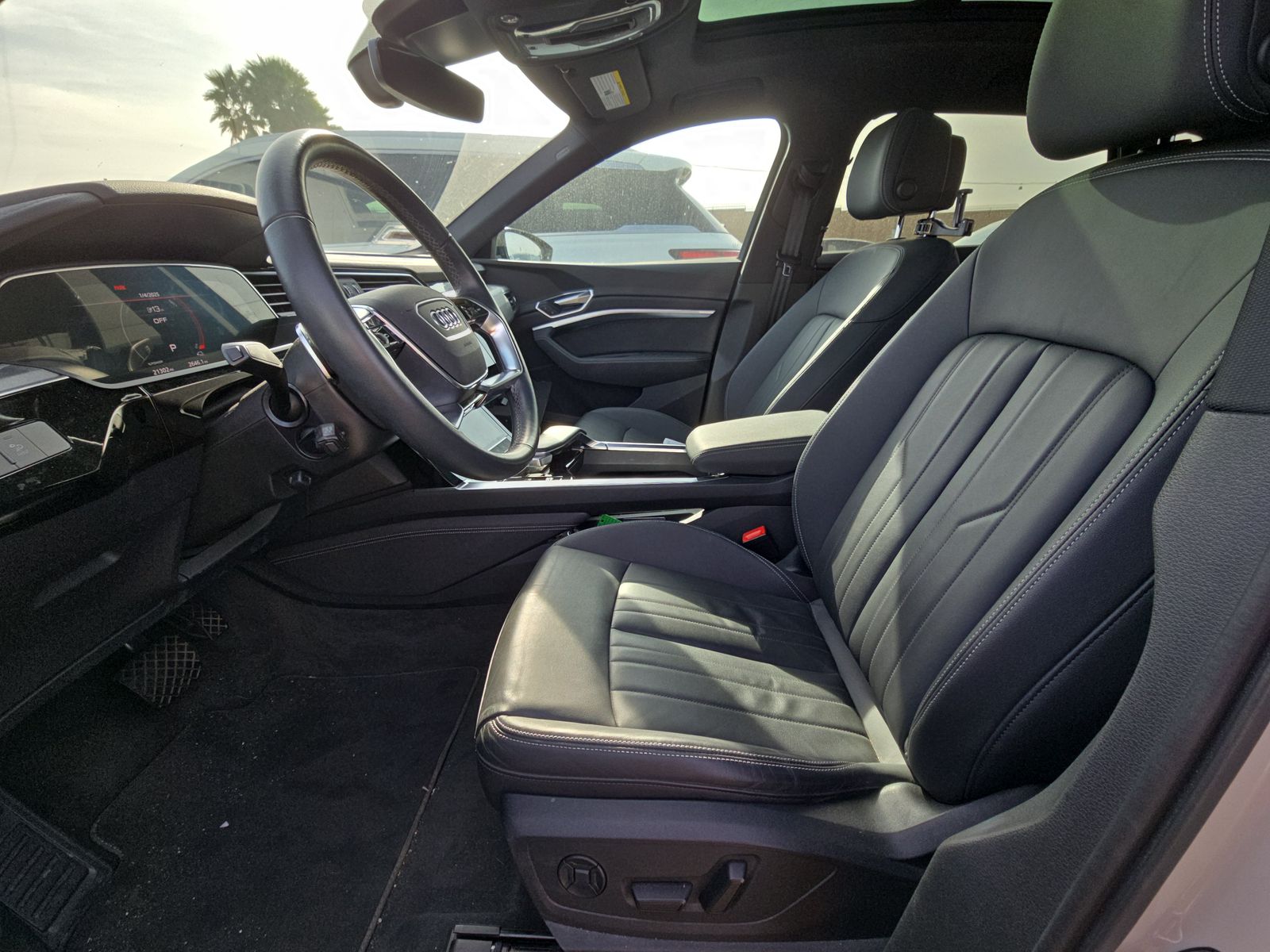 2022 Audi e-tron Premium AWD