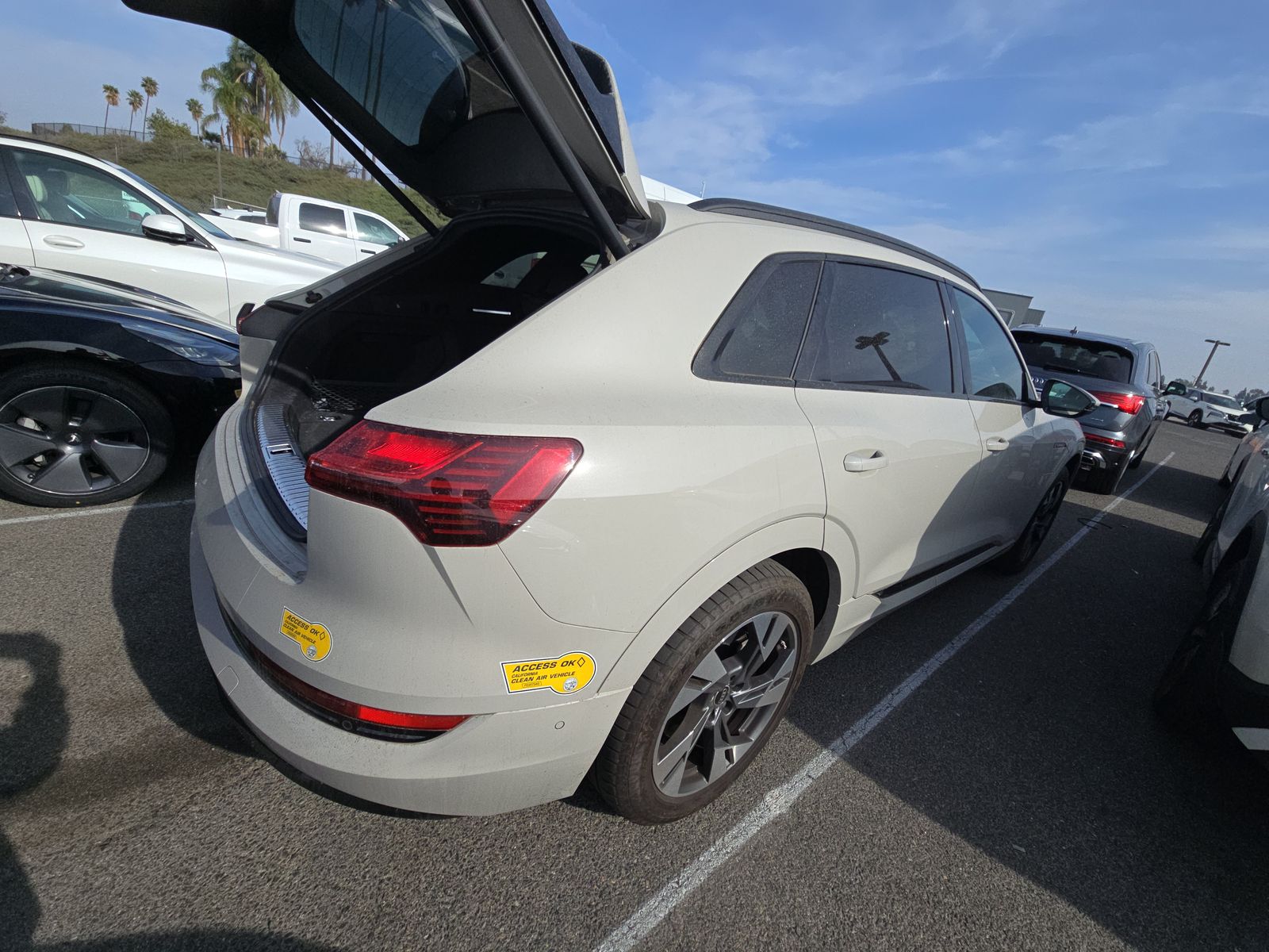 2022 Audi e-tron Premium AWD