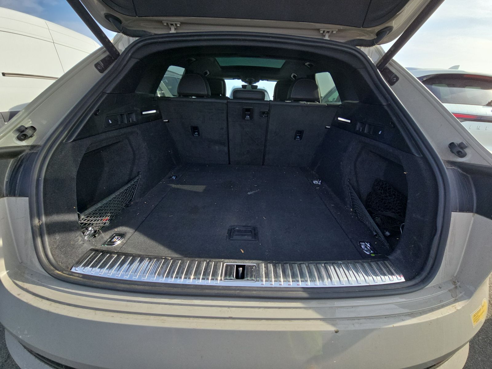 2022 Audi e-tron Premium AWD