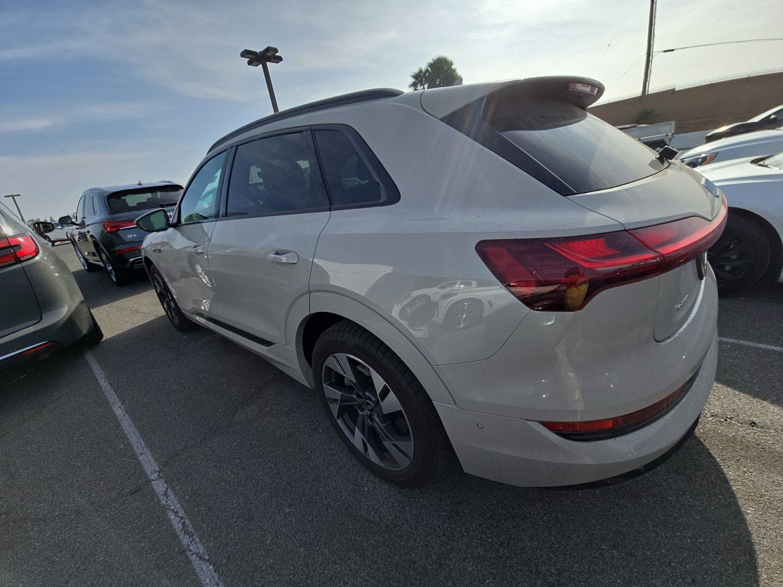 2022 Audi e-tron Premium AWD