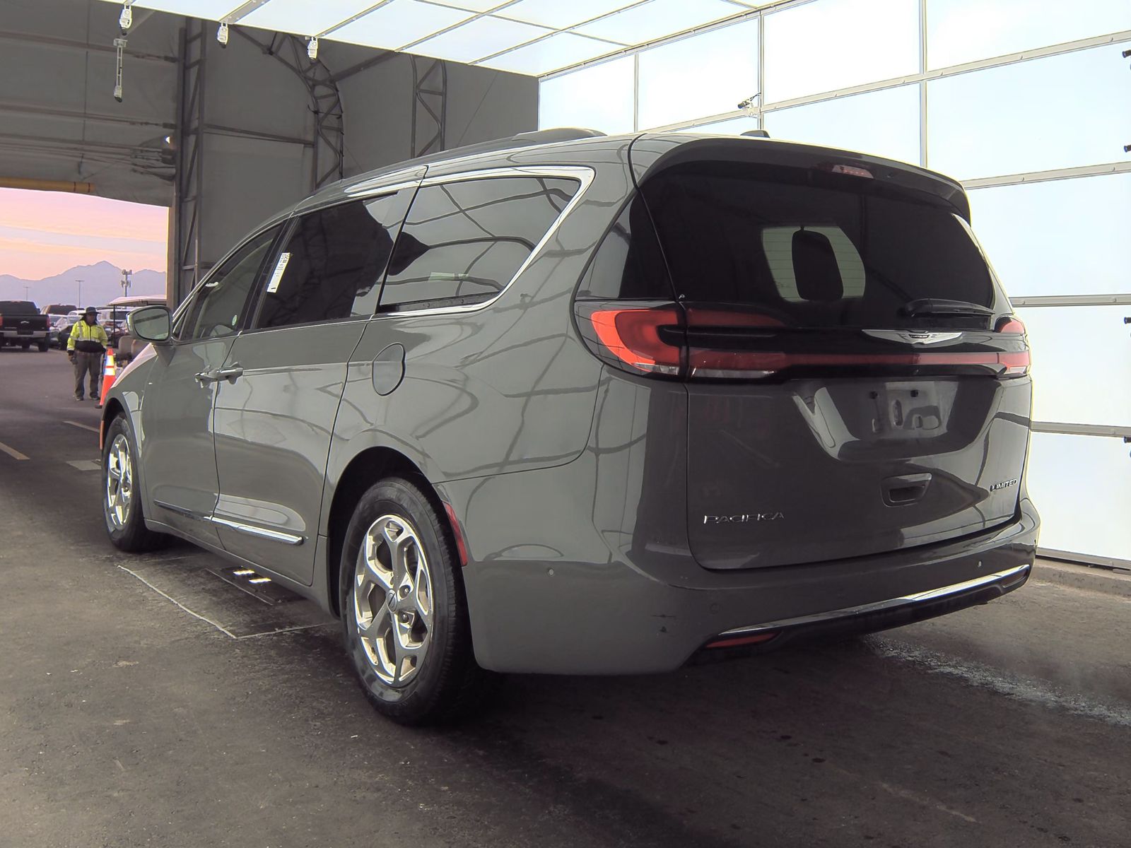 2022 Chrysler Pacifica Limited FWD