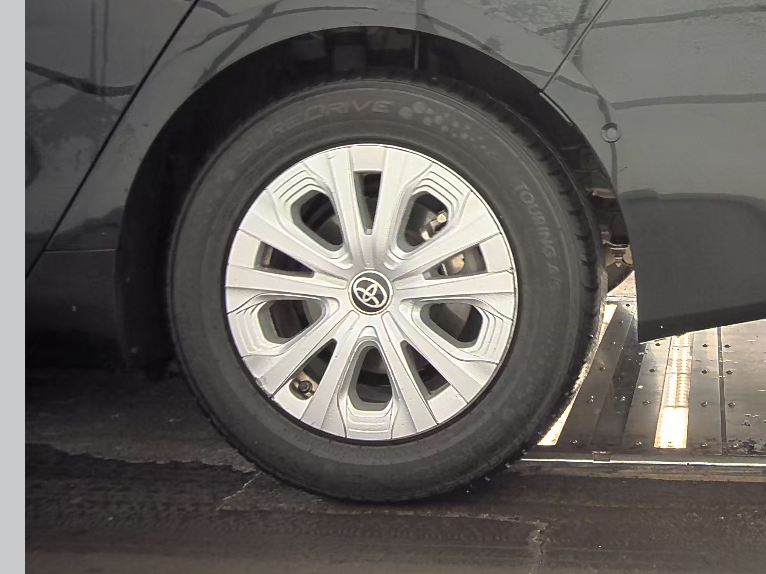 2021 Toyota Prius LE FWD