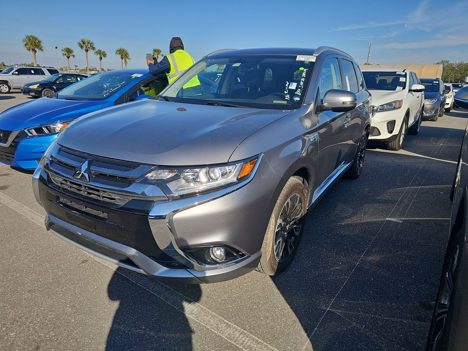 High-quality used cars Mitsubishi Outlander PHEV. Only Clean Title!