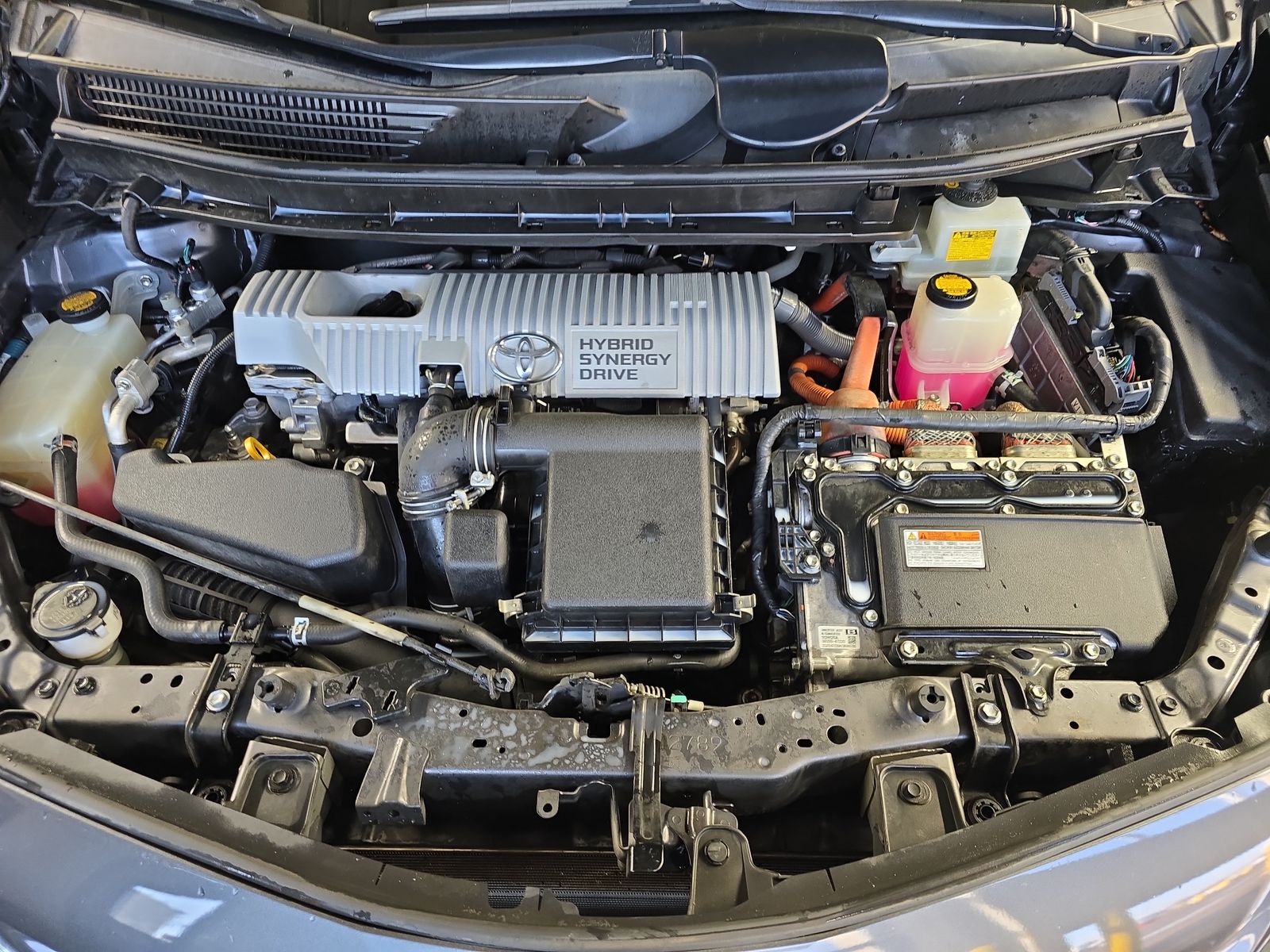 2014 Toyota Prius v Two FWD