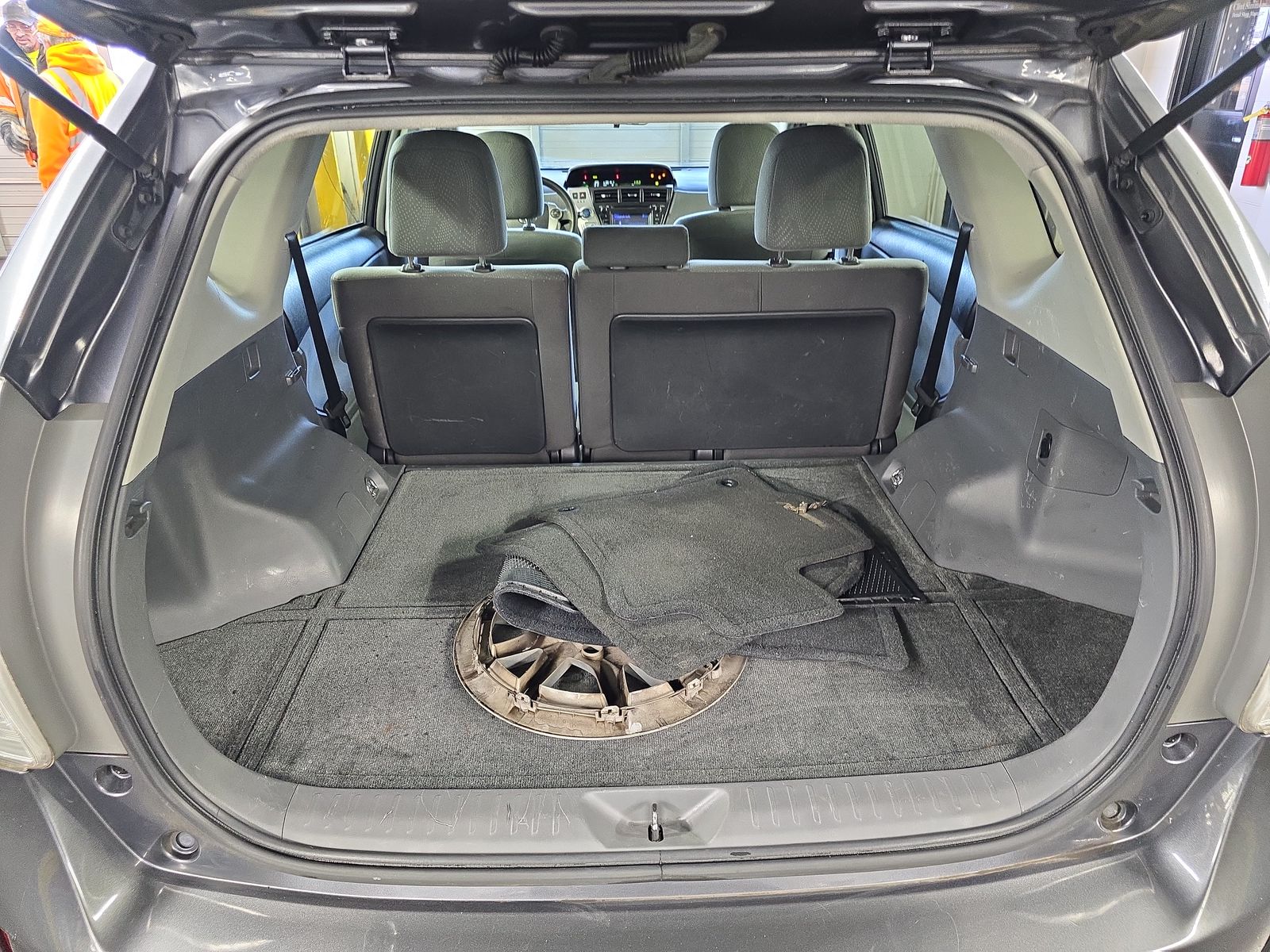 2014 Toyota Prius v Two FWD