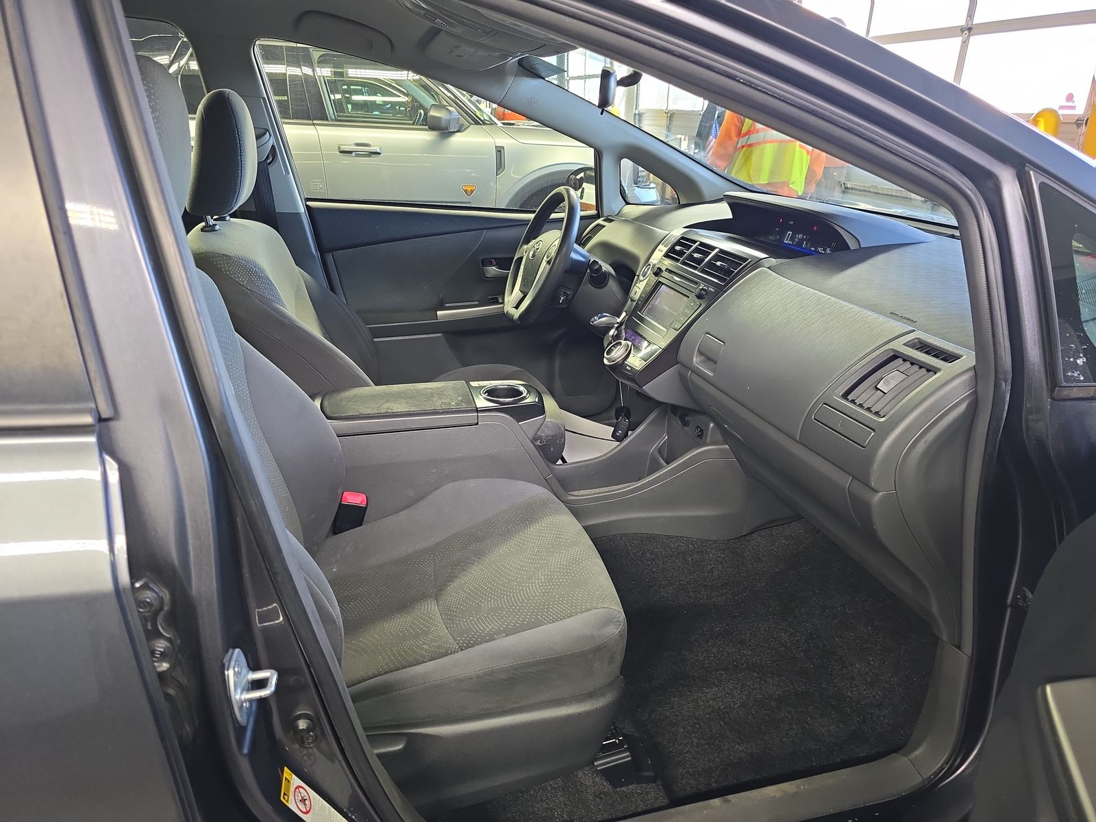 2014 Toyota Prius v Two FWD
