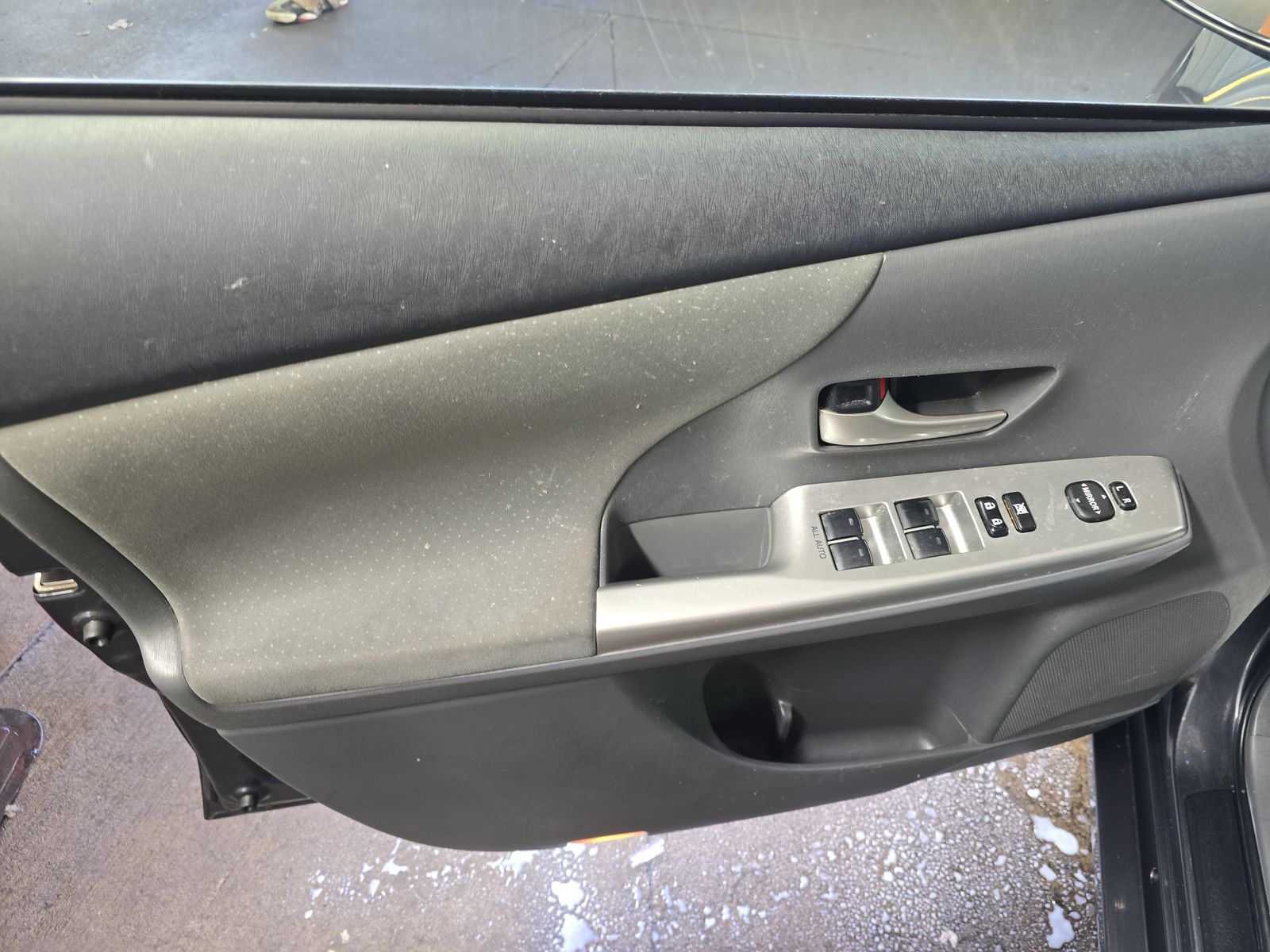 2014 Toyota Prius v Two FWD