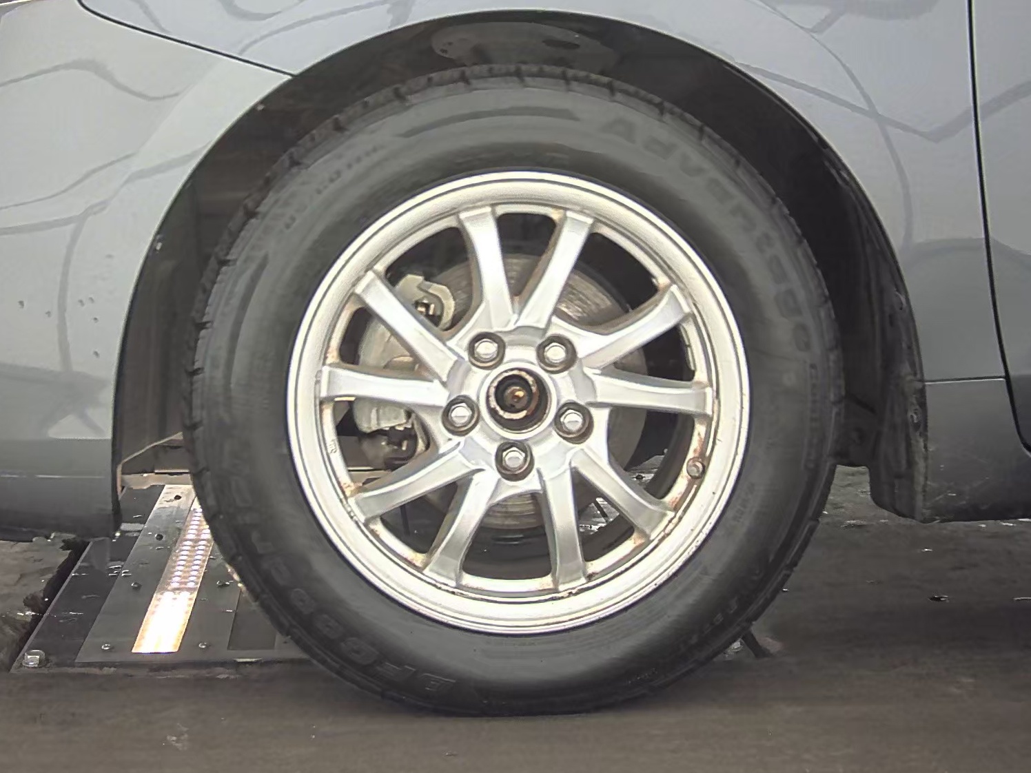 2014 Toyota Prius v Two FWD