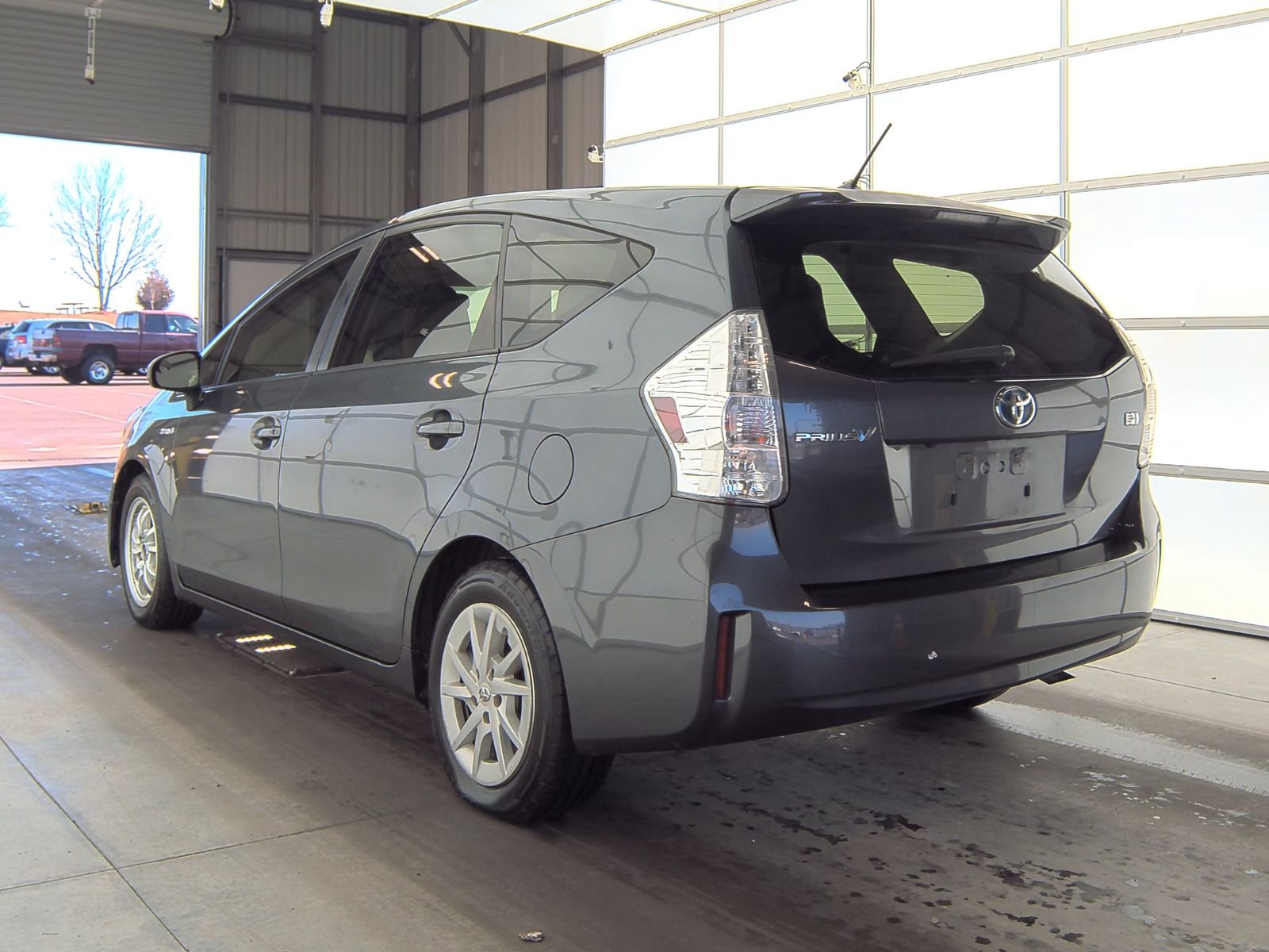 2014 Toyota Prius v Two FWD