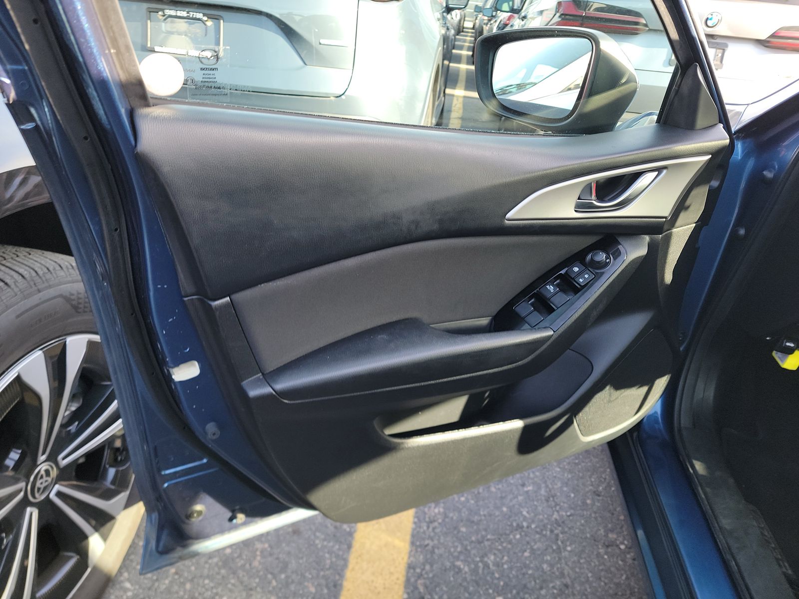 2017 MAZDA MAZDA3 Sport FWD