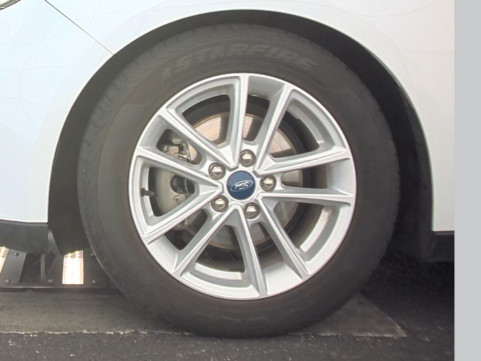 2017 Ford Focus SE FWD