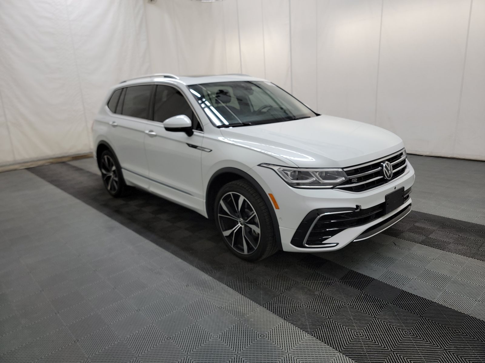 2024 Volkswagen Tiguan 2.0T SEL R-Line AWD