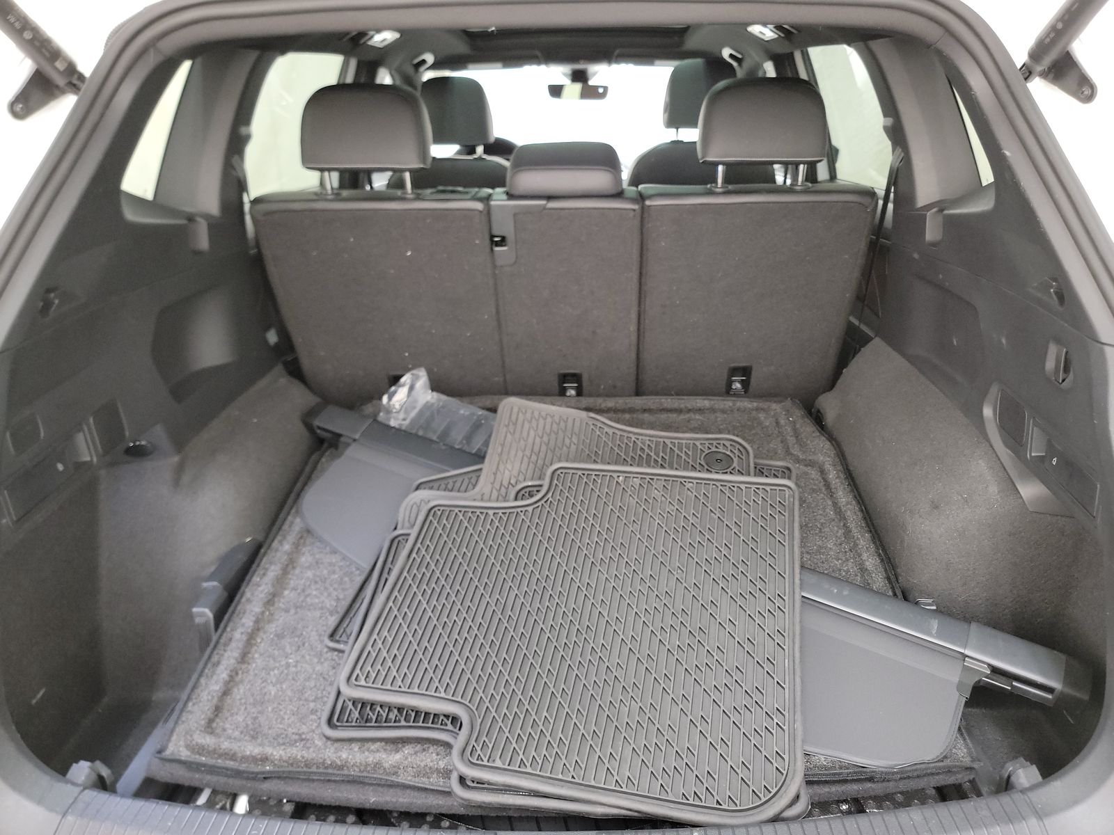 2024 Volkswagen Tiguan 2.0T SEL R-Line AWD