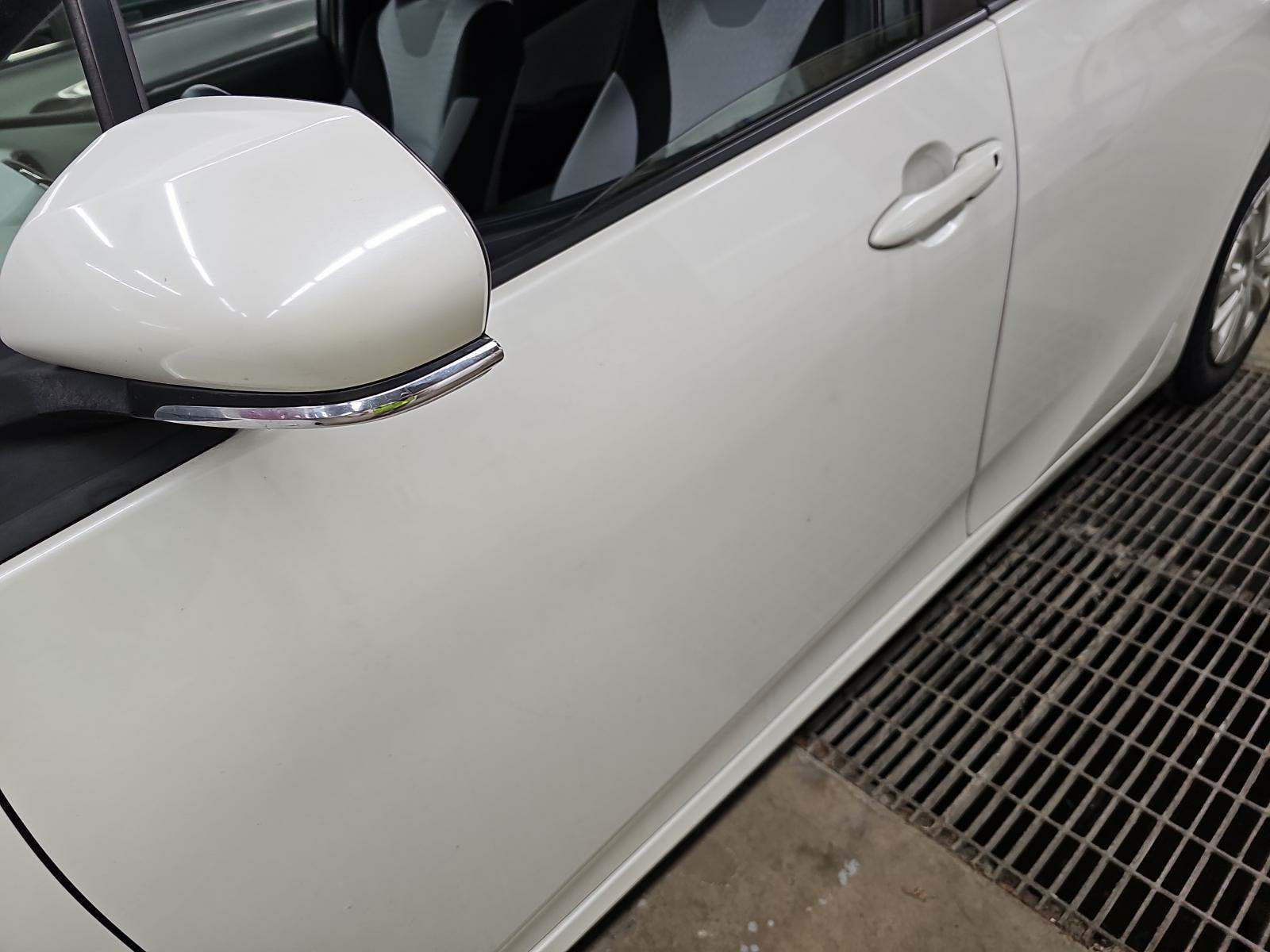 2016 Toyota Prius Two FWD