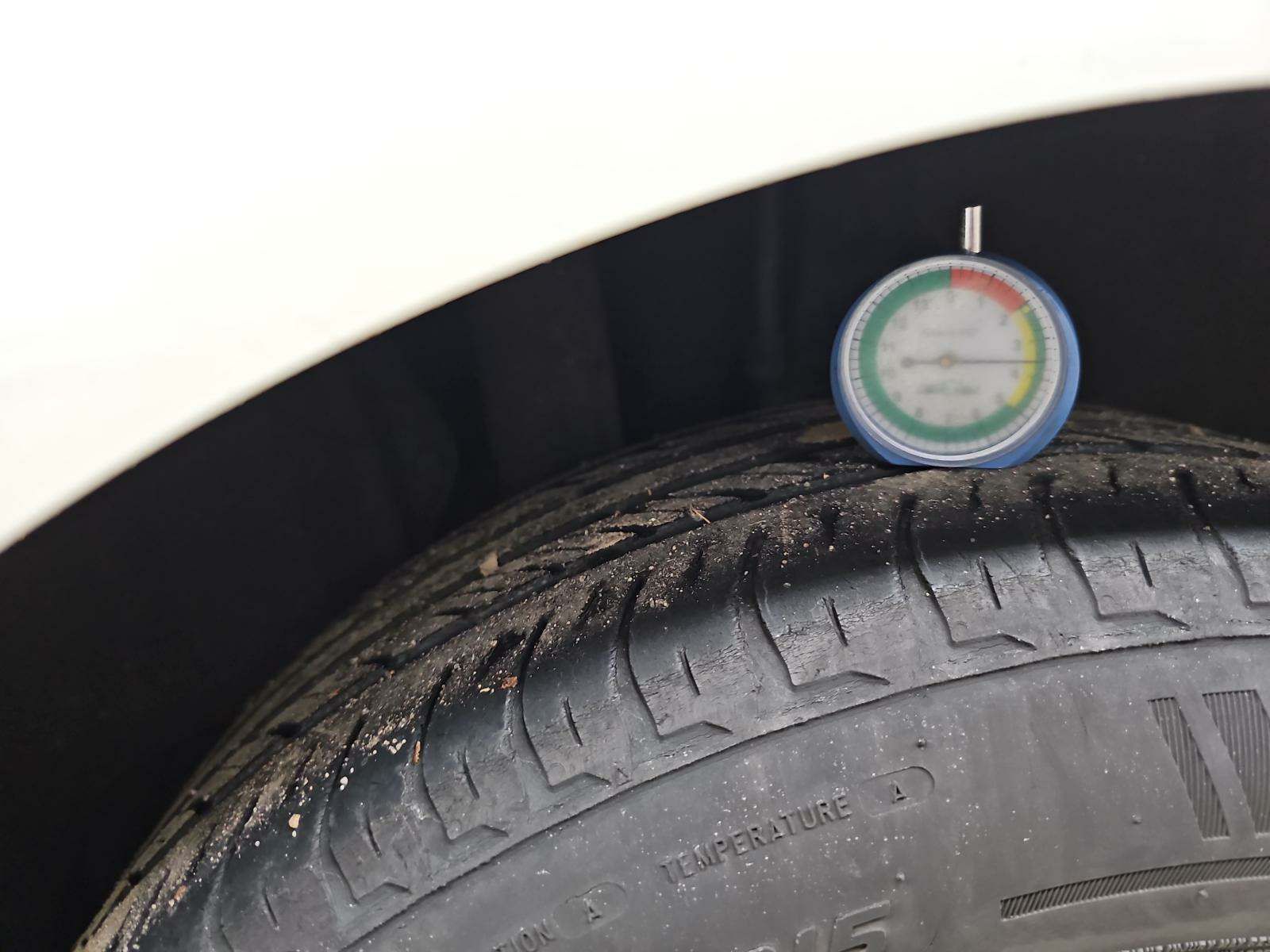 2016 Toyota Prius Two FWD