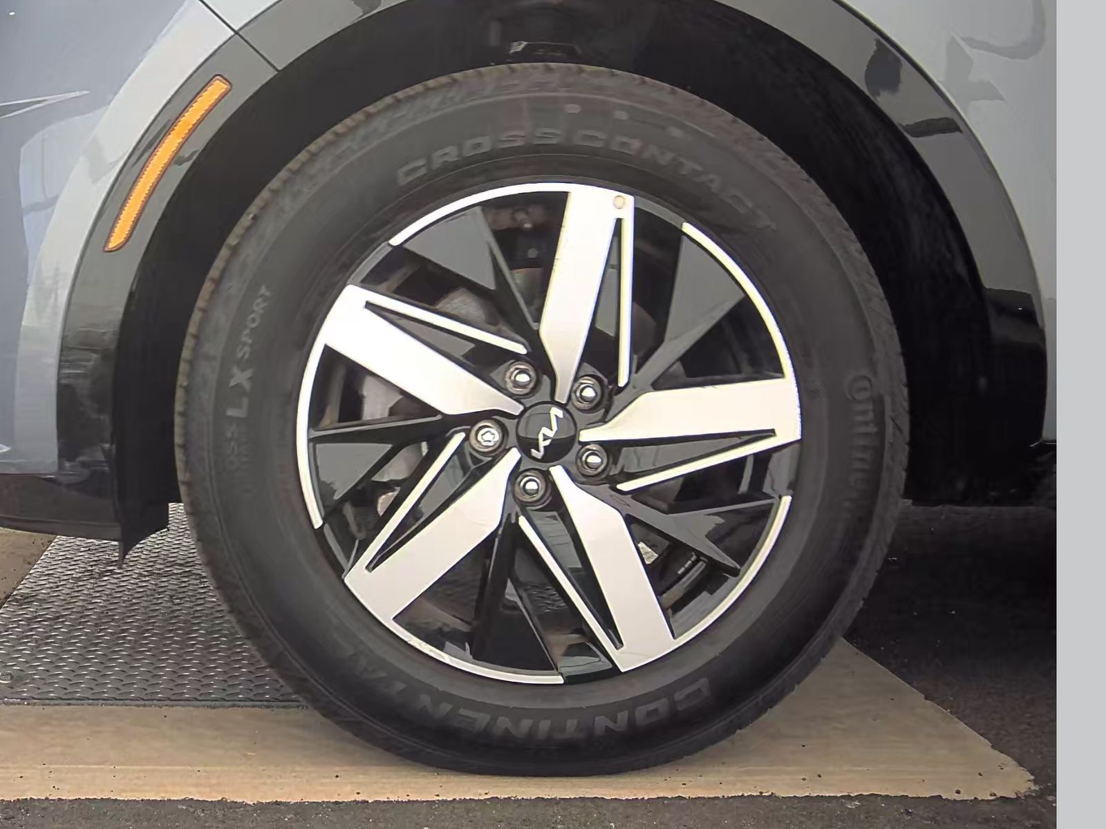 2023 Kia Sorento S FWD