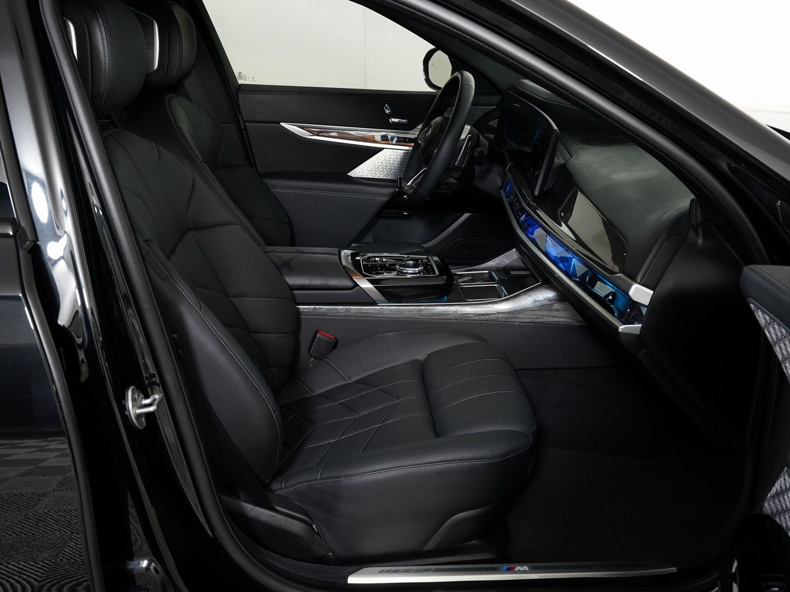 BMW 7 Series 760i xDrive снимка BMW 7 Series 760i xDrive