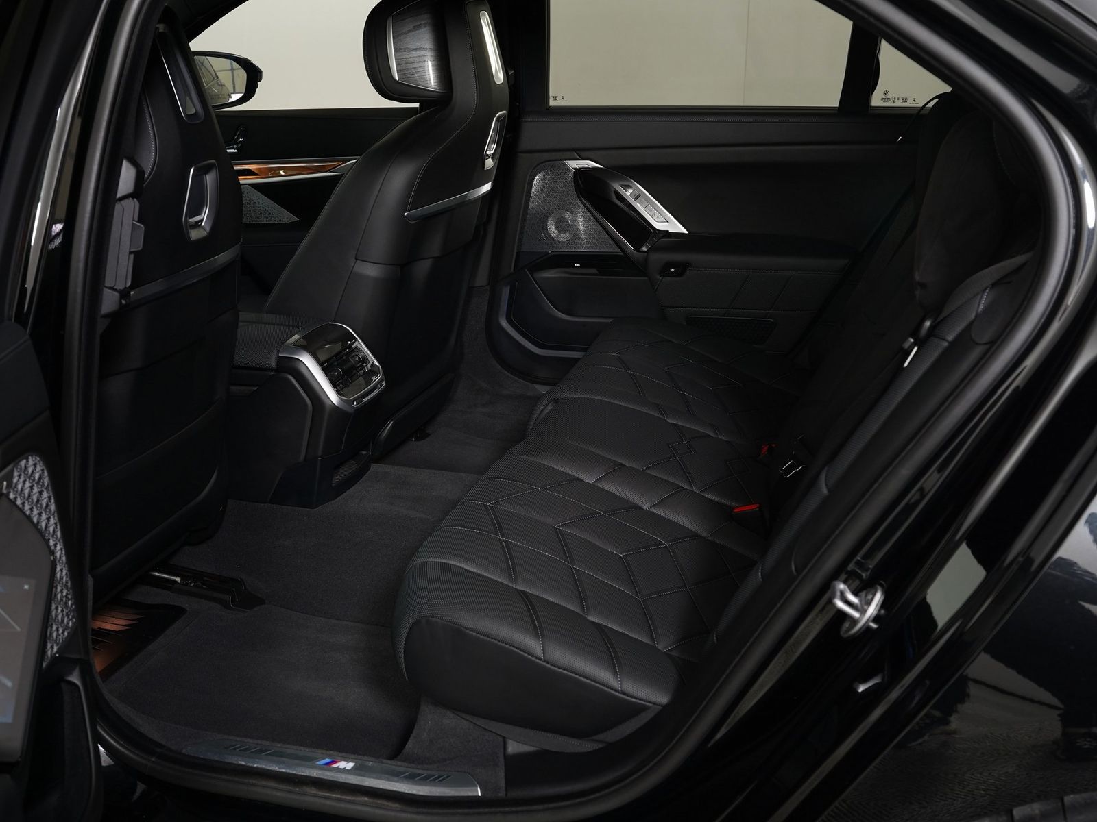 BMW 7 Series 760i xDrive снимка BMW 7 Series 760i xDrive