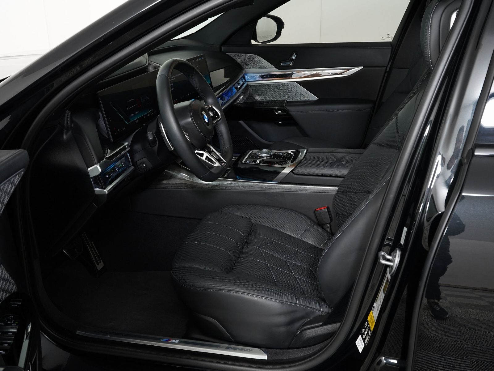 BMW 7 Series 760i xDrive снимка BMW 7 Series 760i xDrive