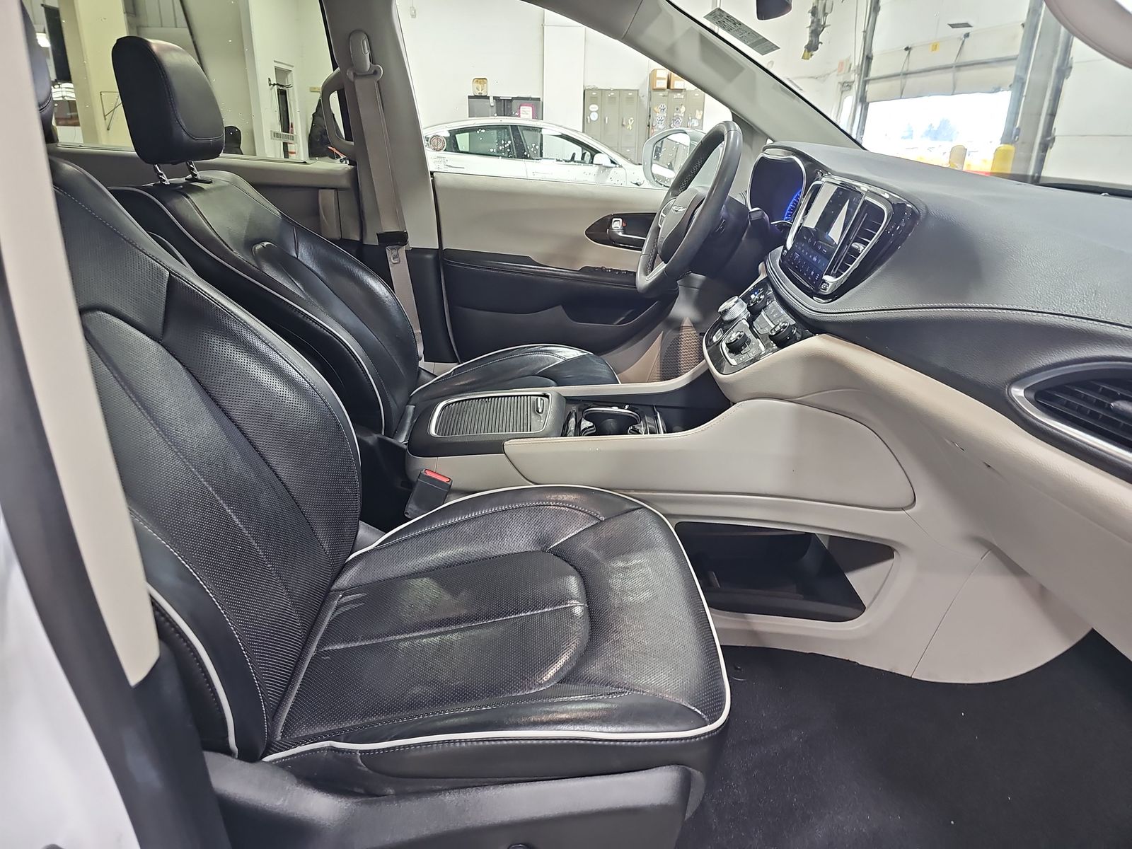 2022 Chrysler Pacifica Limited FWD