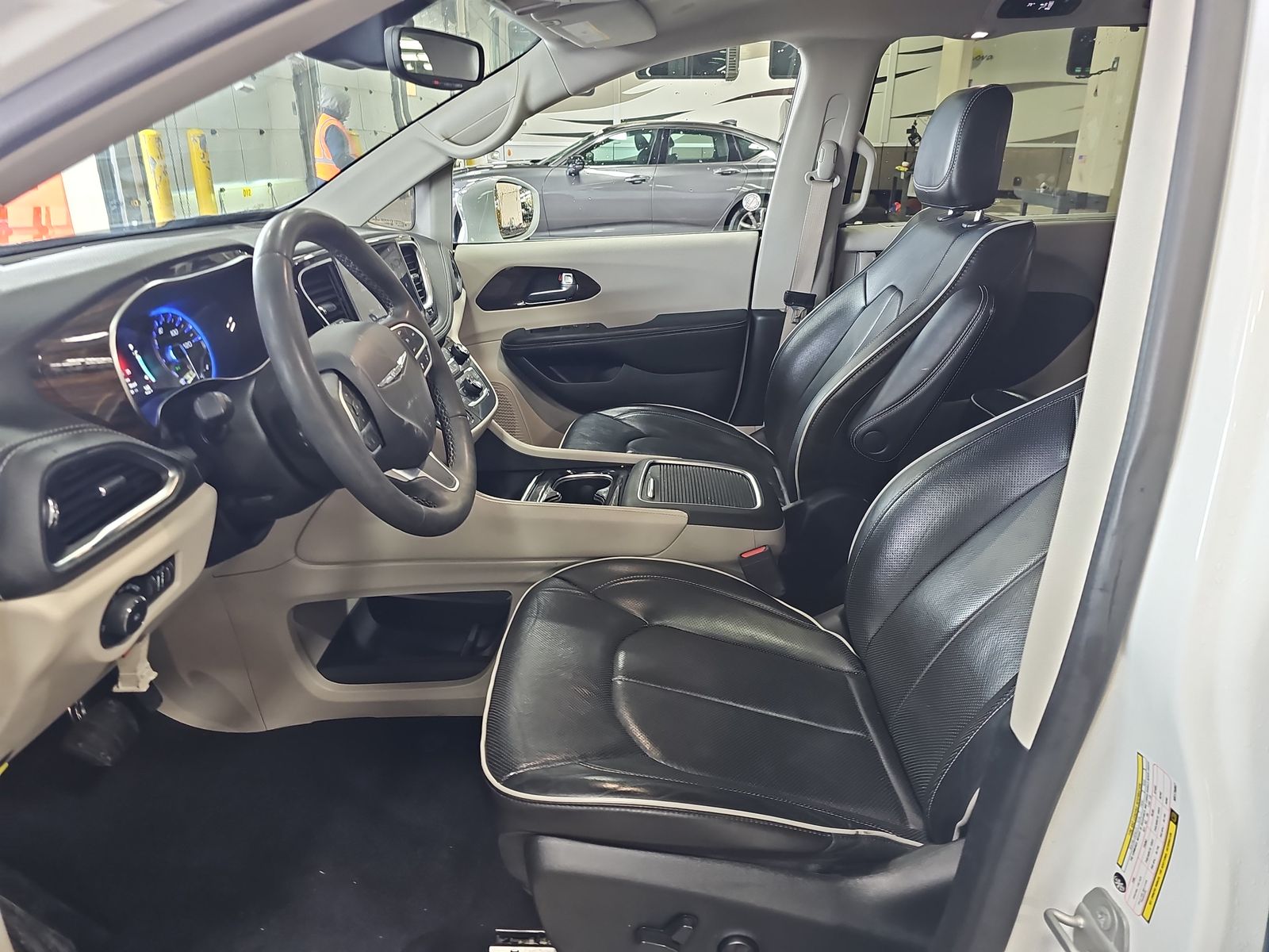 2022 Chrysler Pacifica Limited FWD