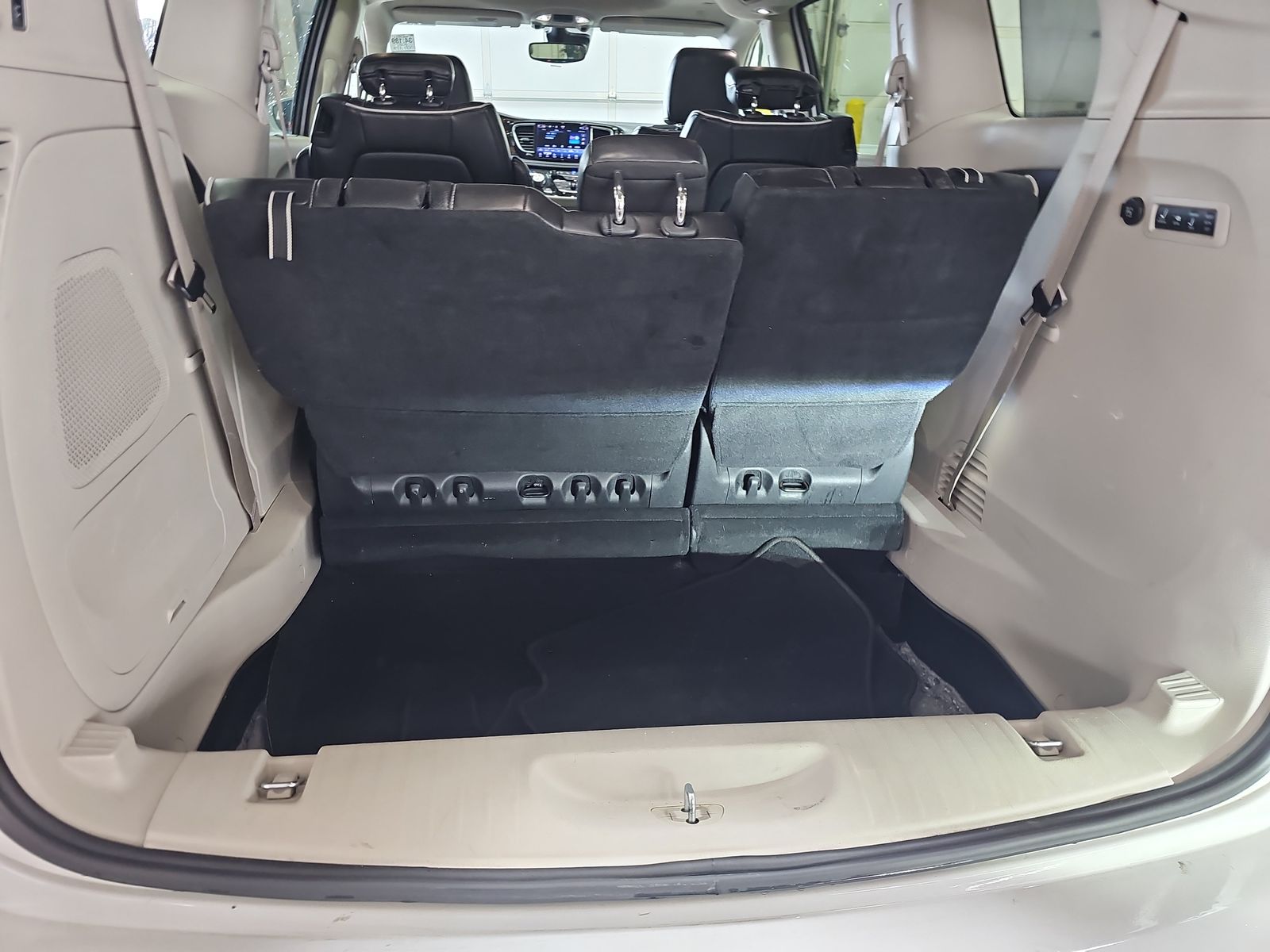 2022 Chrysler Pacifica Limited FWD