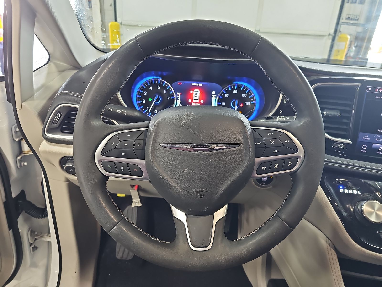 2022 Chrysler Pacifica Limited FWD