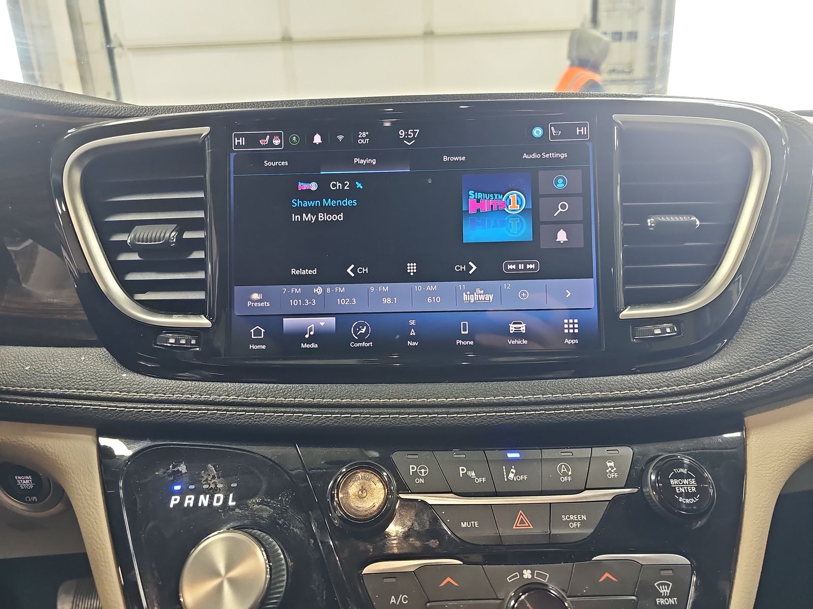 2022 Chrysler Pacifica Limited FWD