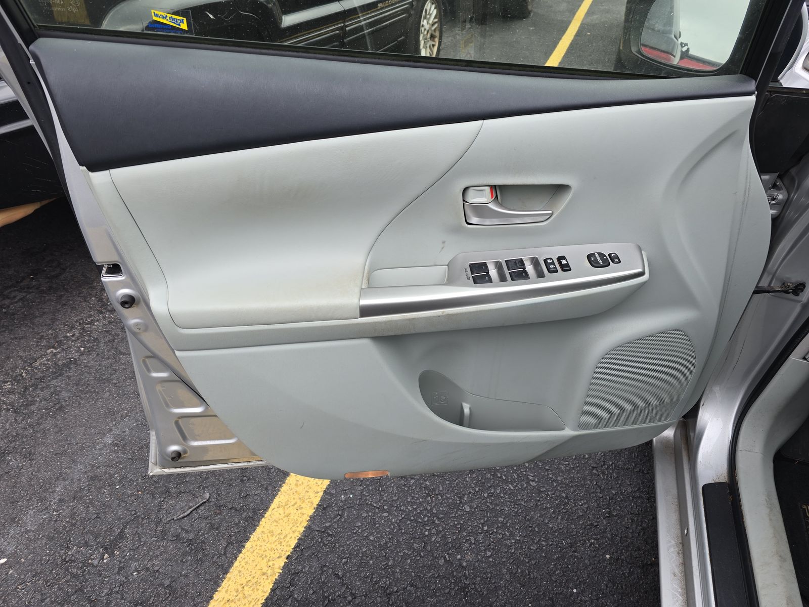 2012 Toyota Prius v Five FWD