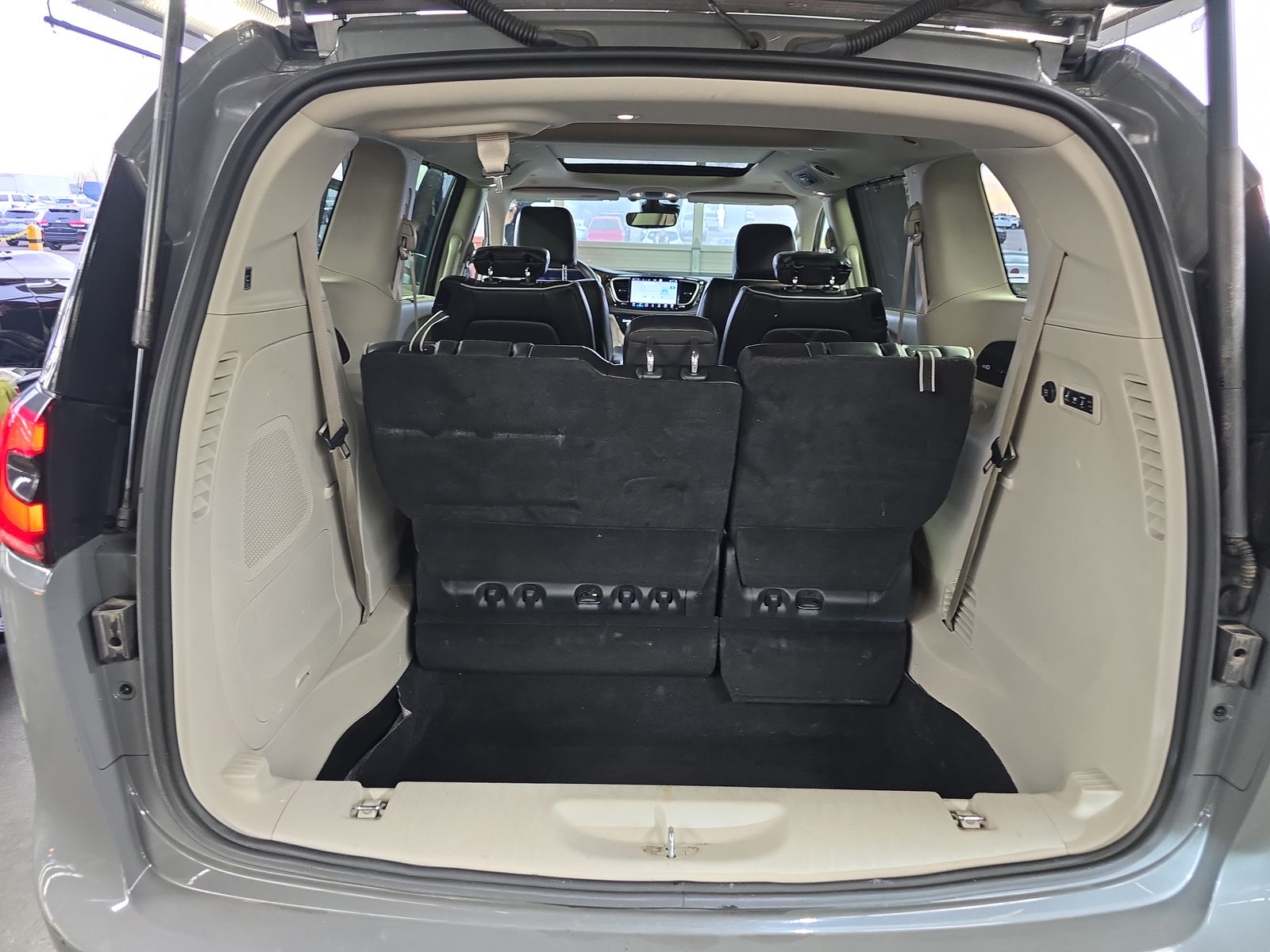 2022 Chrysler Pacifica Limited FWD