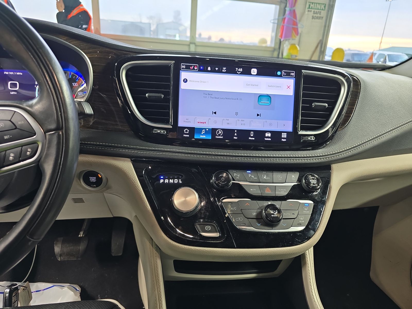 2022 Chrysler Pacifica Limited FWD