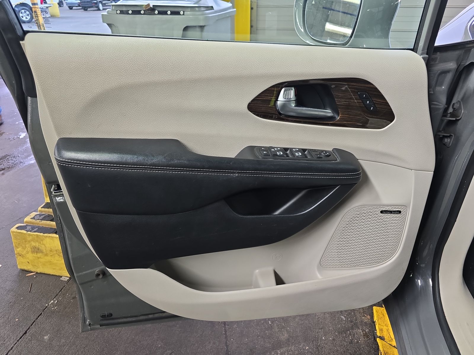 2022 Chrysler Pacifica Limited FWD