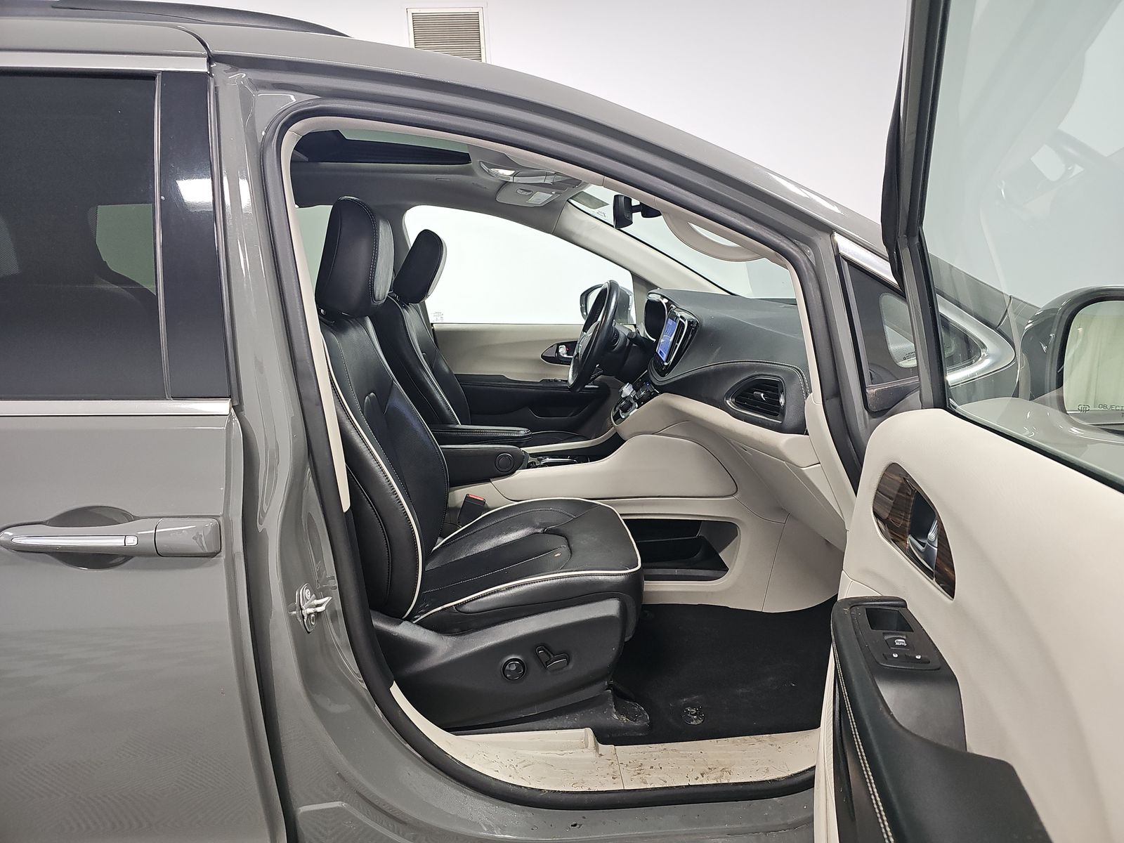 2022 Chrysler Pacifica Limited FWD