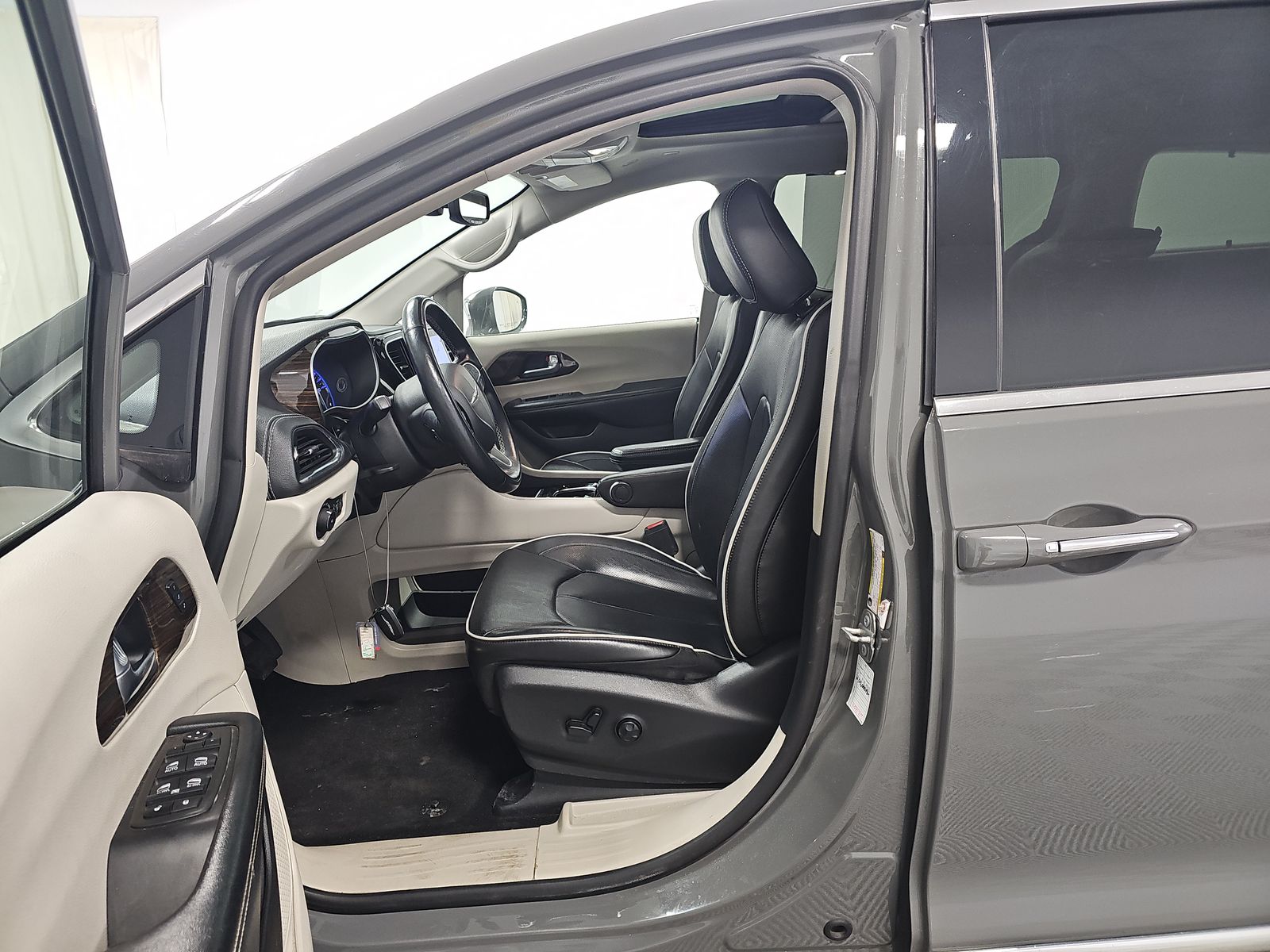 2022 Chrysler Pacifica Limited FWD