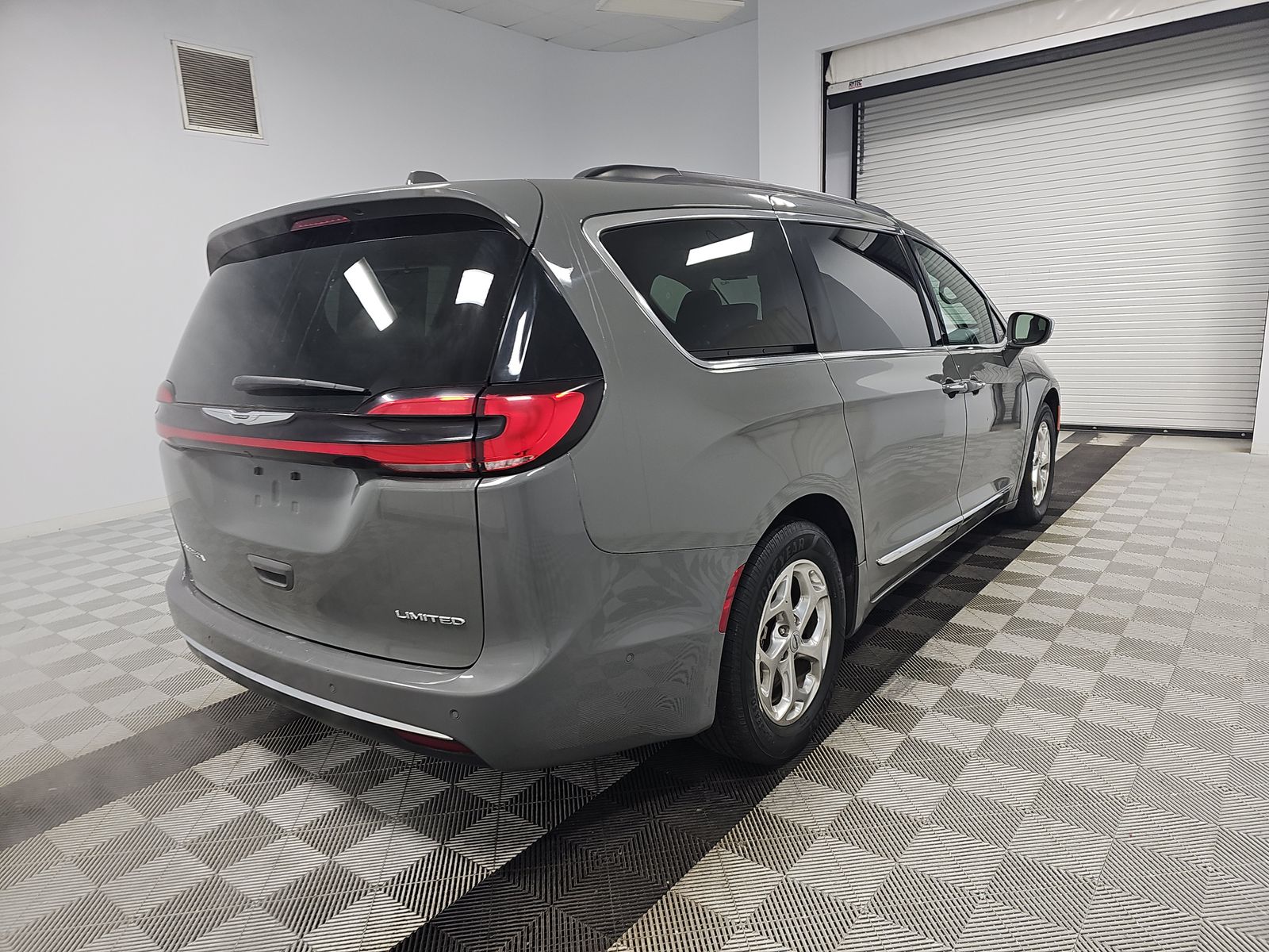 2022 Chrysler Pacifica Limited FWD