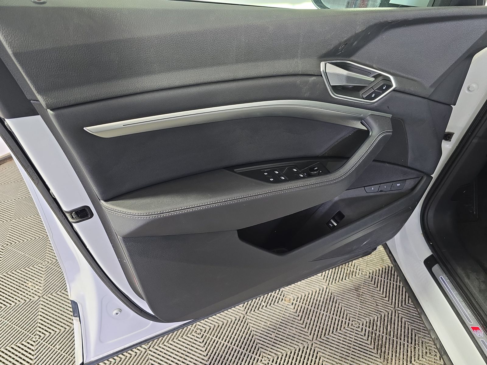 2021 Audi e-tron Premium AWD