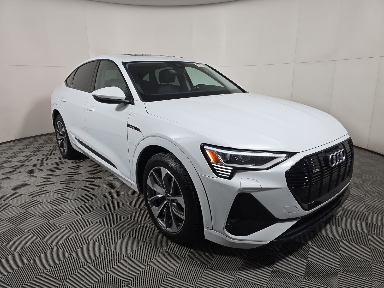 2021 Audi e-tron Premium AWD