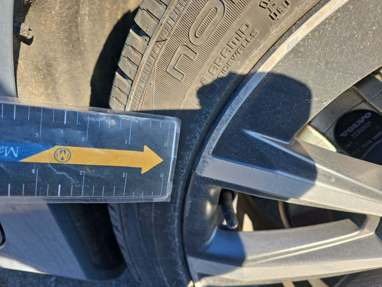 2022 Volvo S60 B5 Momentum AWD