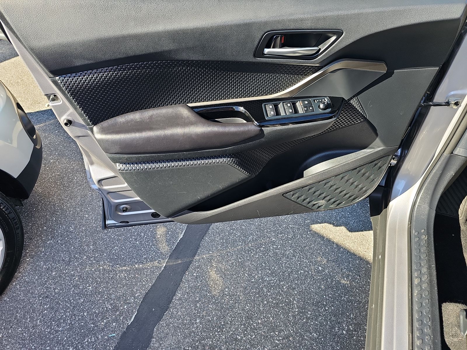 2019 Toyota C-HR XLE FWD
