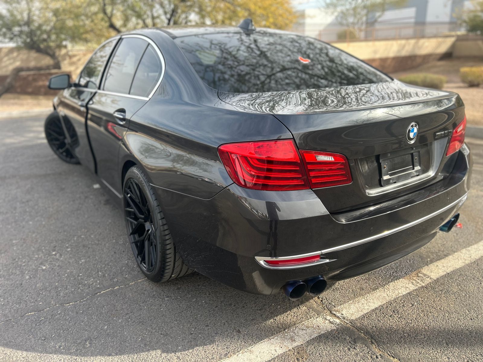 BMW 5 Series Sedan 550i LUXURY LINE снимка BMW 5 Series Sedan 550i LUXURY LINE