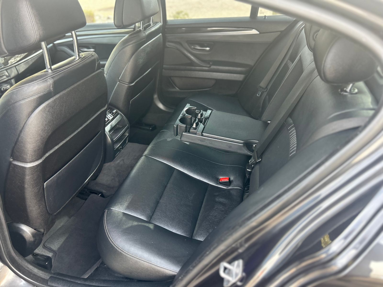 BMW 5 Series Sedan 550i LUXURY LINE снимка BMW 5 Series Sedan 550i LUXURY LINE