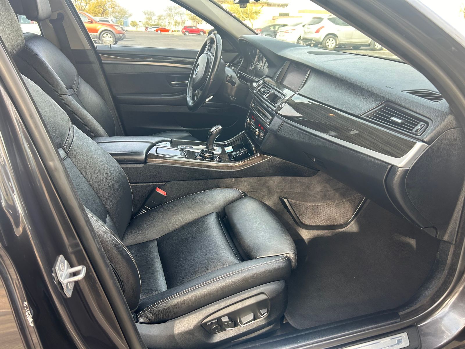 BMW 5 Series Sedan 550i LUXURY LINE снимка BMW 5 Series Sedan 550i LUXURY LINE