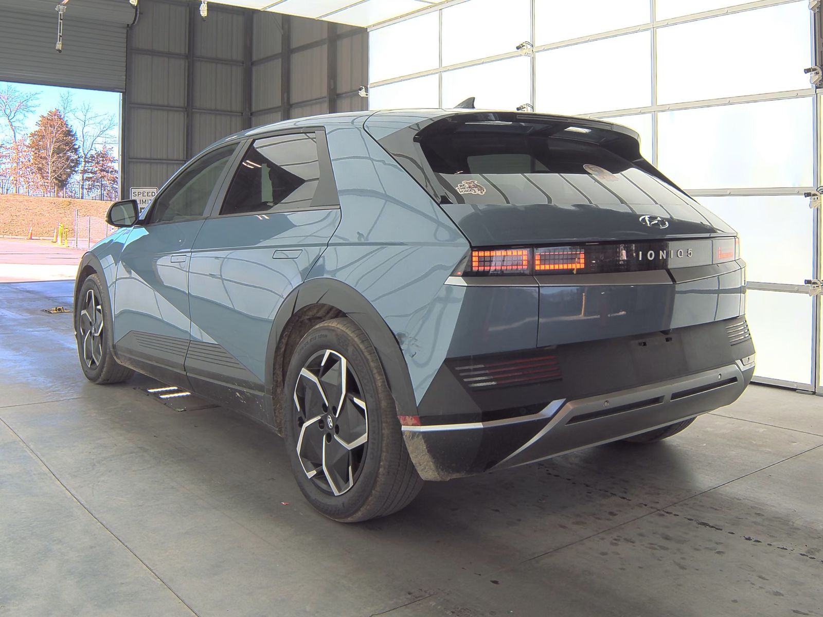 2022 Hyundai IONIQ 5 SE Standard Range RWD