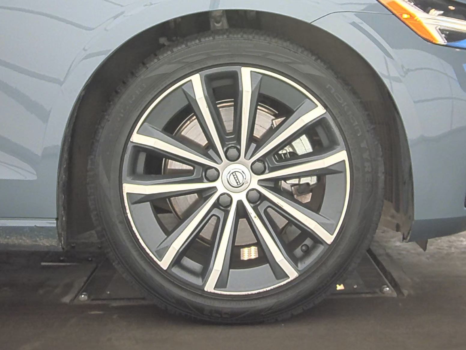 2022 Volvo S60 B5 Momentum AWD