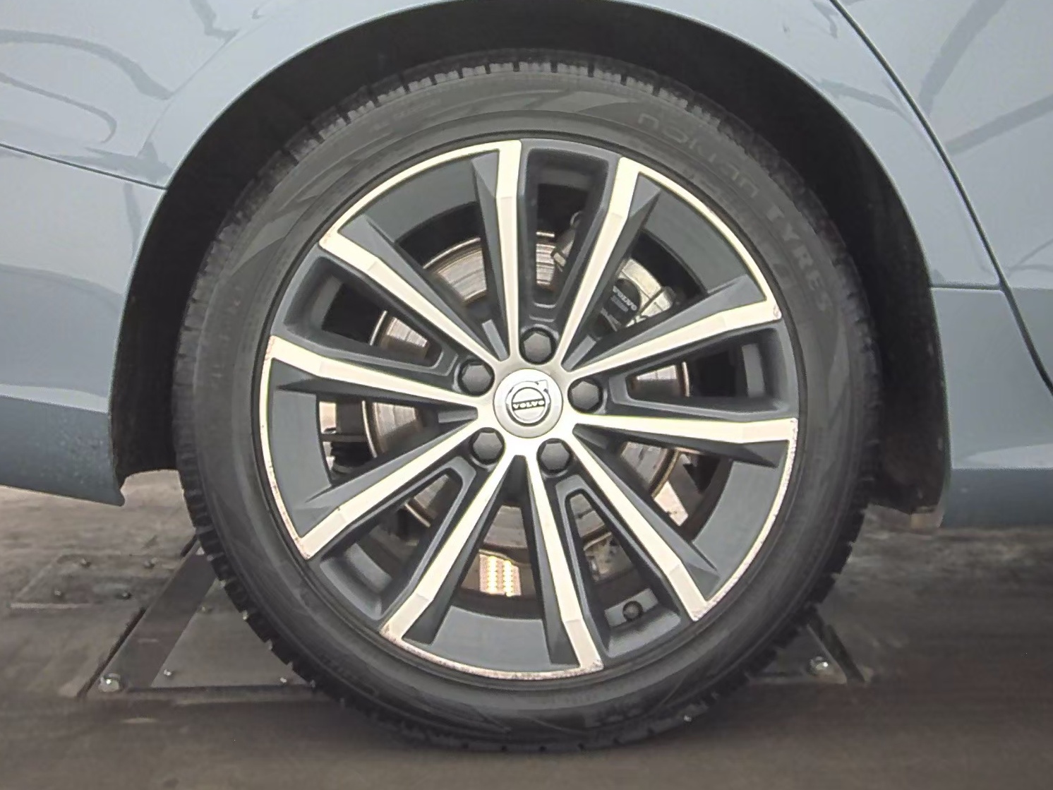 2022 Volvo S60 B5 Momentum AWD