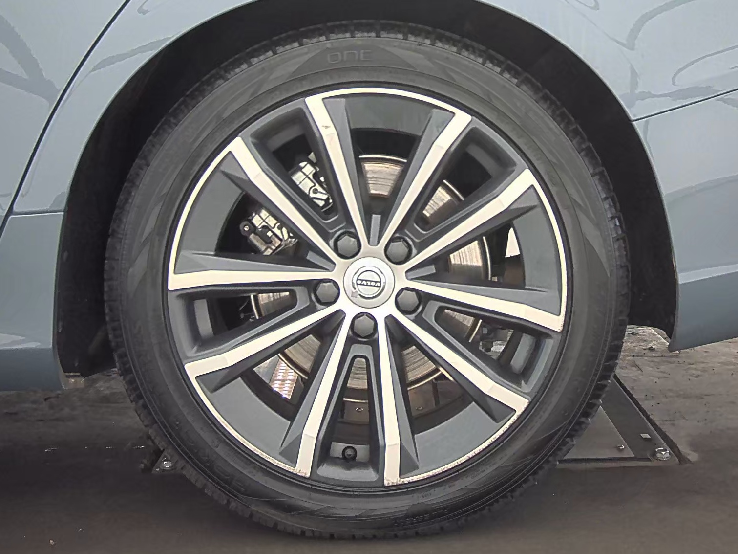 2022 Volvo S60 B5 Momentum AWD