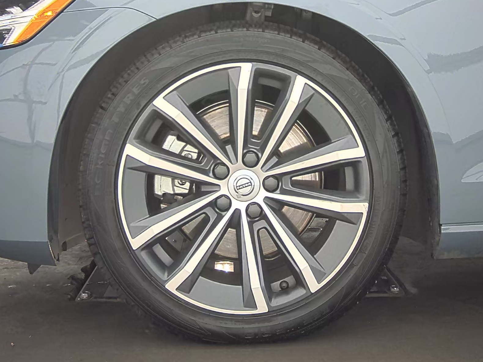 2022 Volvo S60 B5 Momentum AWD