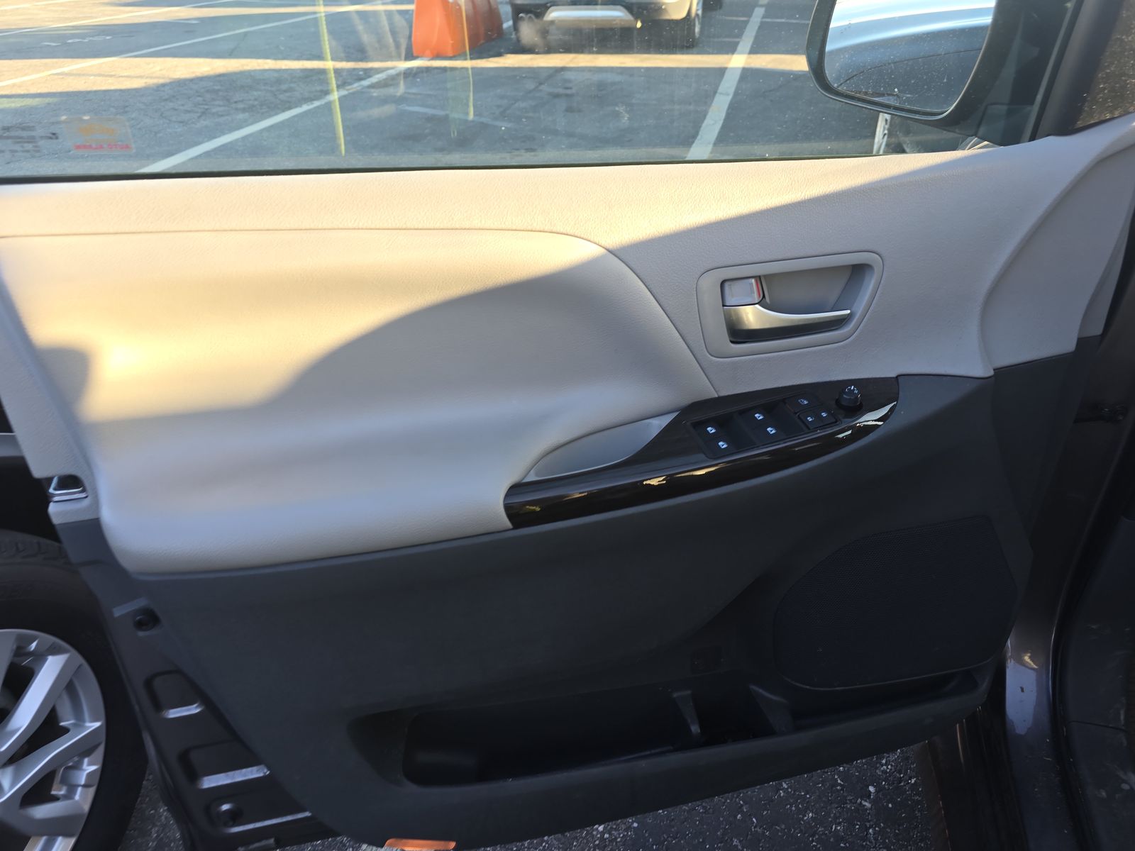 2020 Toyota Sienna XLE FWD