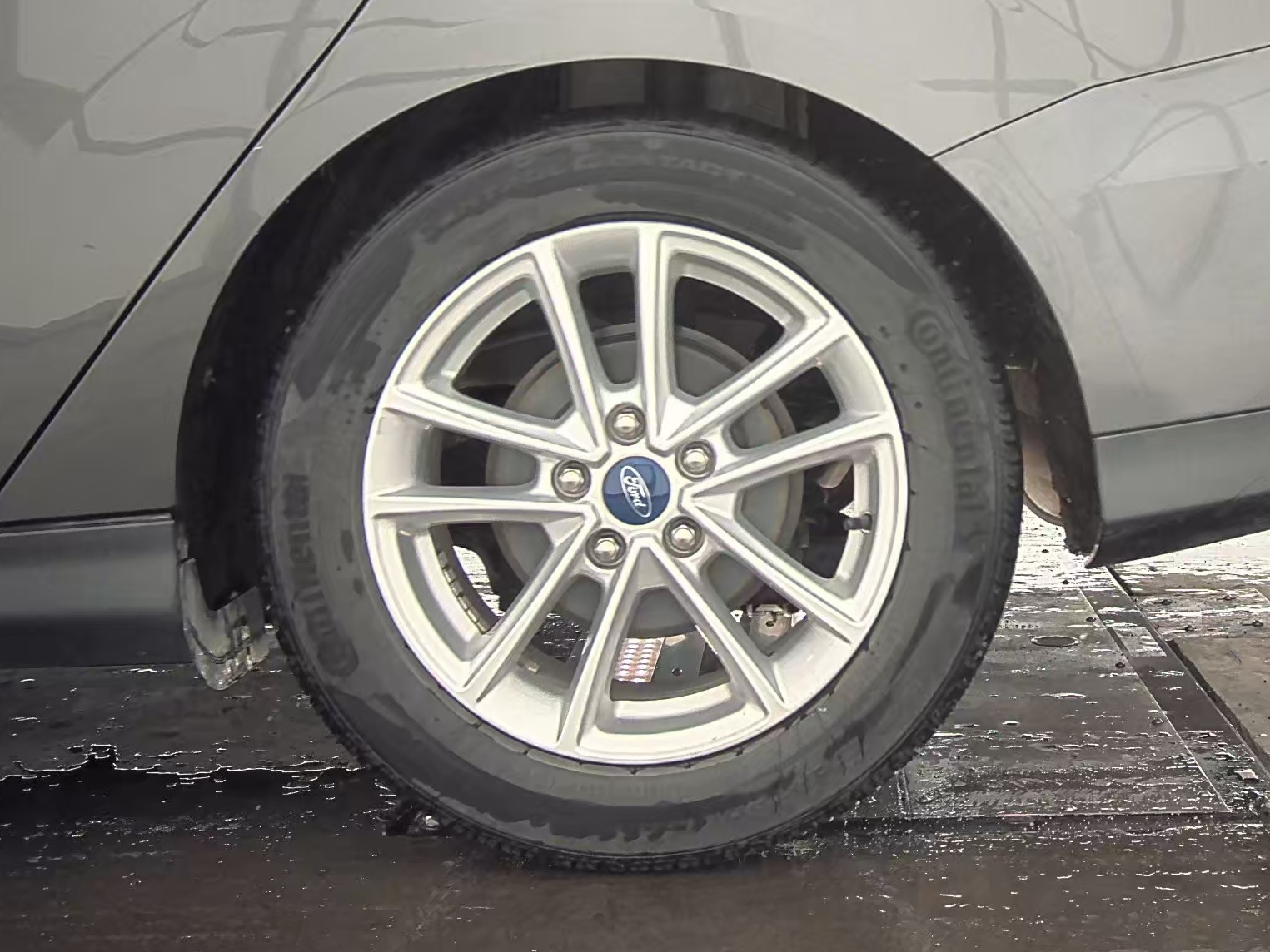 2016 Ford Focus SE FWD